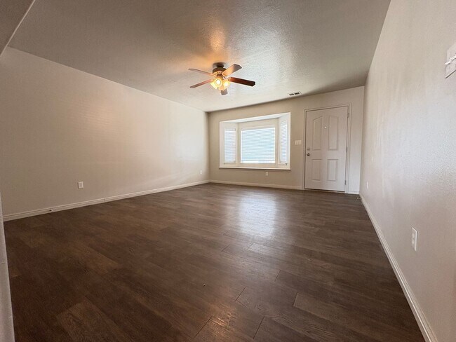 Building Photo - Clark Parkway Home