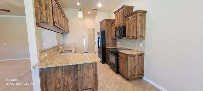 Building Photo - IMPRESSIVE LARGE HOME IN NORTHEAST CLOVIS