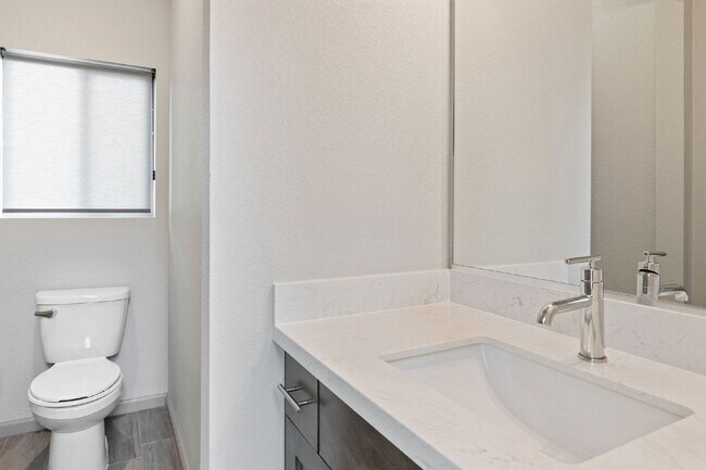 Building Photo - stunning 3-bedroom, 2.5-bathroom Tri Level Home