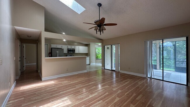Building Photo - 487 Carrigan Ave