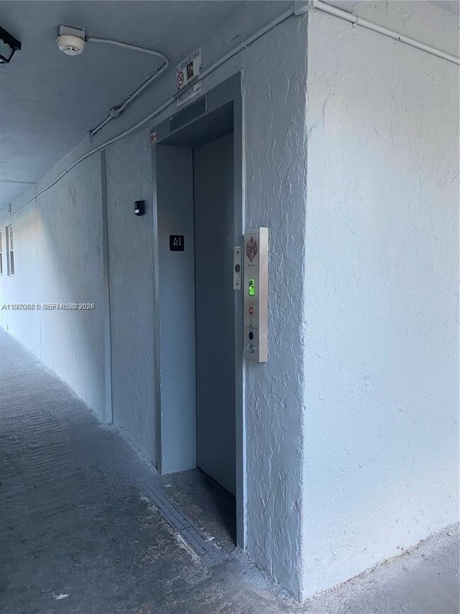 Building Photo - 1735 W 60th St