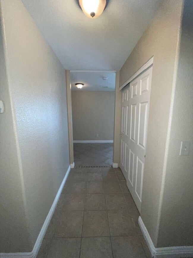 Building Photo - 5227 Joshua Jose St