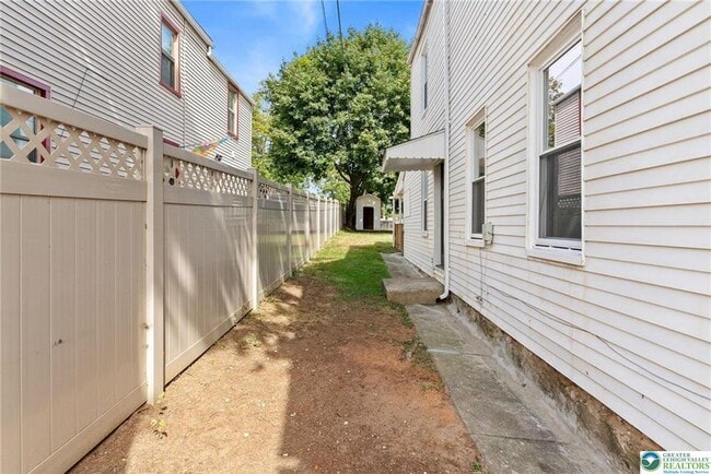 Building Photo - 821 Jackson St