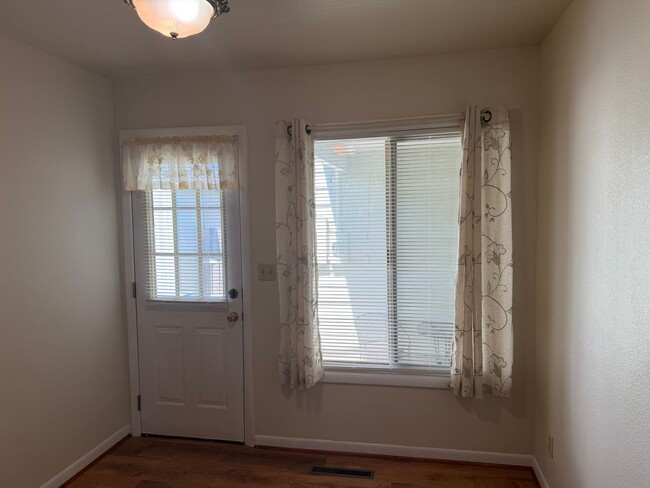 Building Photo - 1280 L St