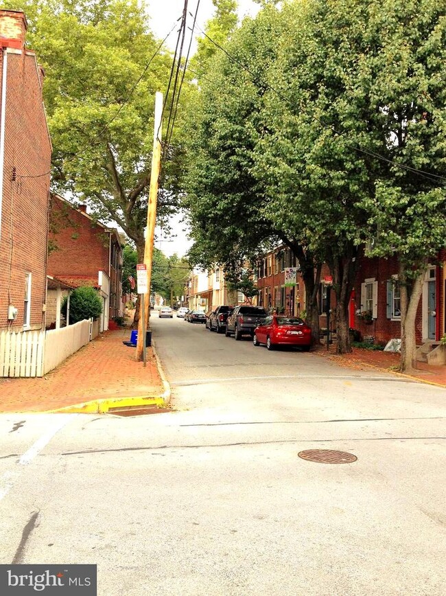 Building Photo - 302 S Darlington St