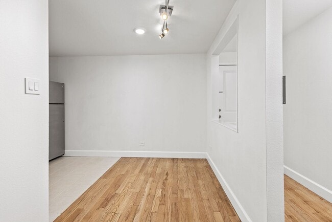 Building Photo - Condo with Mountain Views Near Wash Park &...