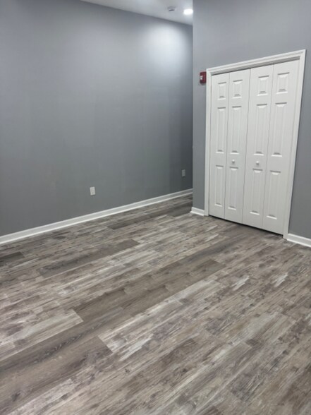 Building Photo - 1831 W Diamond St