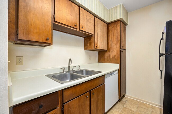 Building Photo - 8517 Hearth Dr