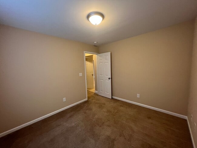 Building Photo - Available to Show