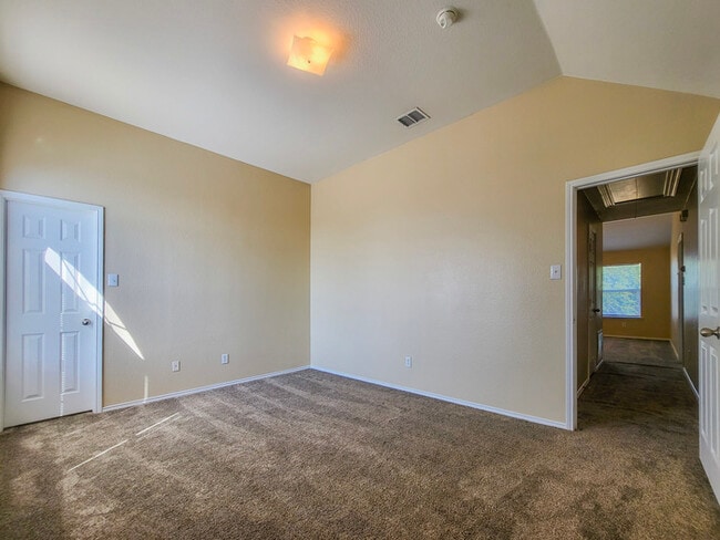 Building Photo - Huge Forney home 3/2/2