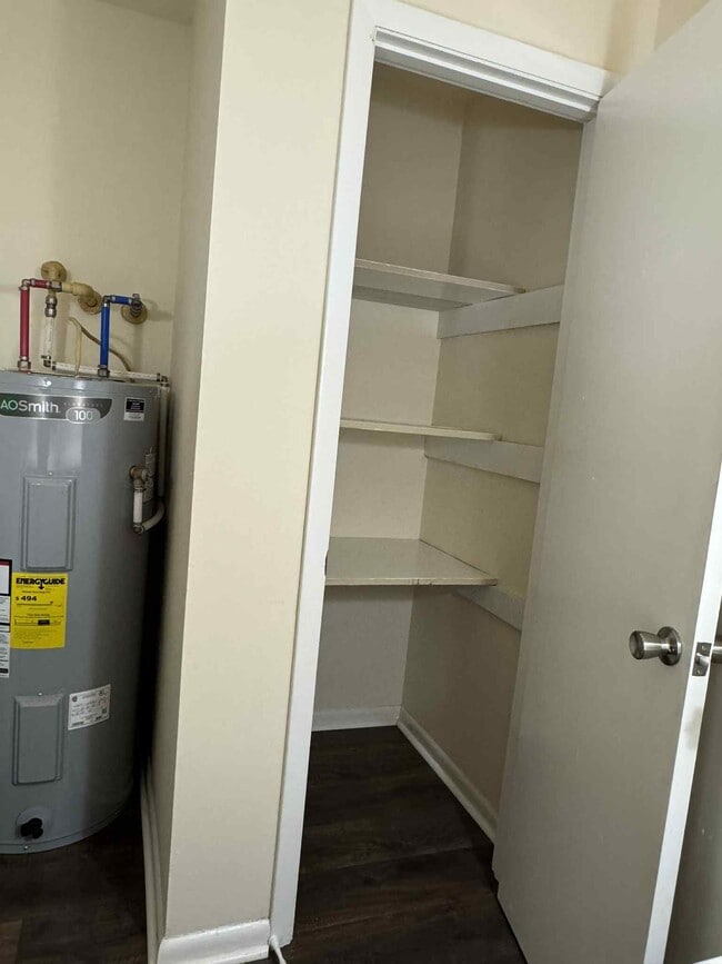 Building Photo - 2107 Southland St