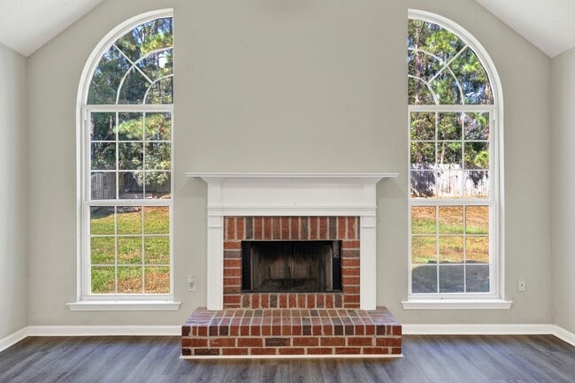 Building Photo - Available NOW