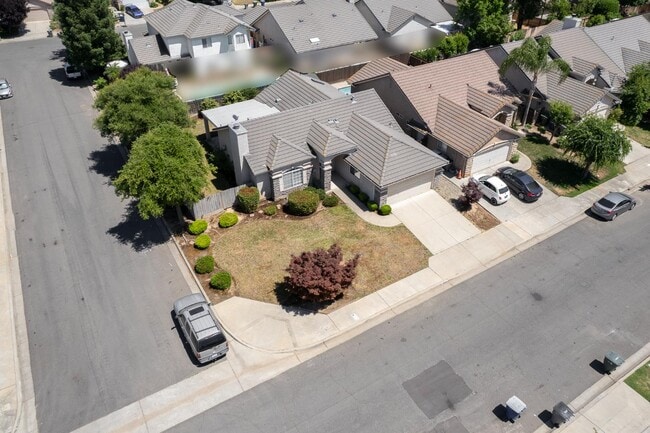 Building Photo - 10282 N Whitney Ave