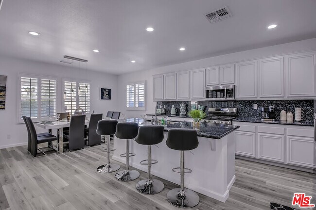 Building Photo - 82580 Yeager Way