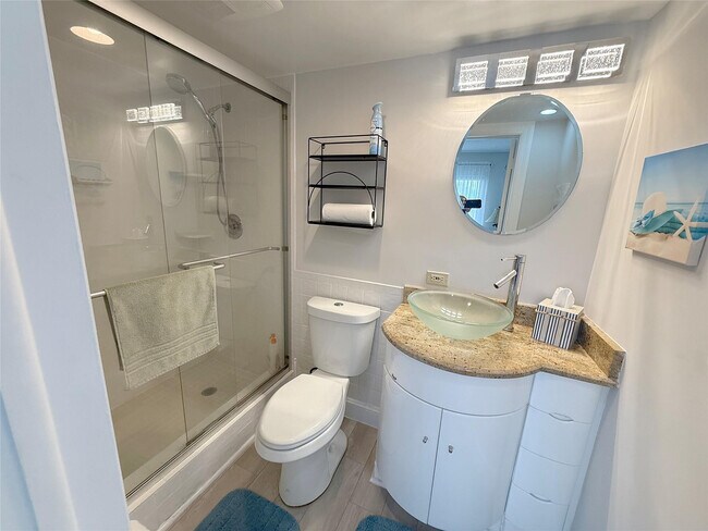 Building Photo - 140 NE 28th Ave