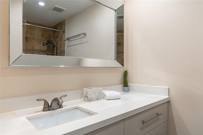 Building Photo - 20291 NE 30th Ave