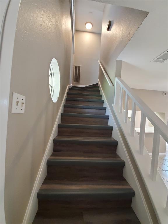 Building Photo - 9008 Sanger Dr