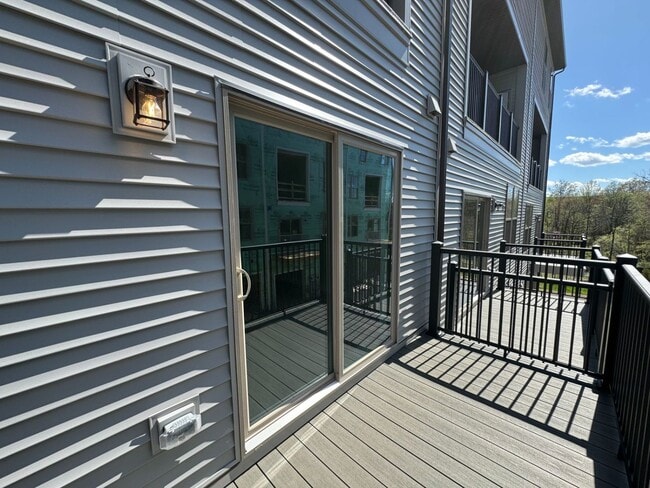 Building Photo - Brand New 3 Bed 2.5 Bath Townhouse Style C...