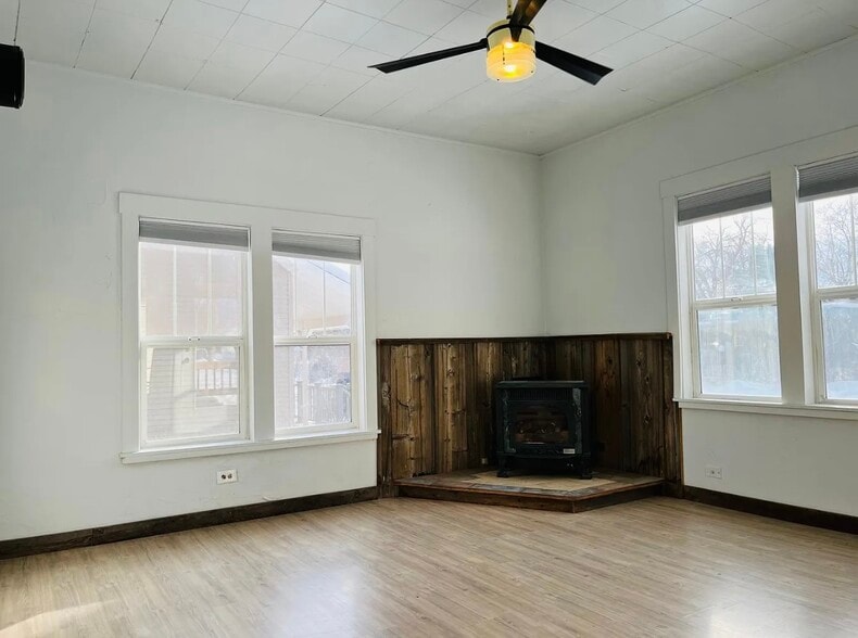 Building Photo - 555 Kalispell Ave