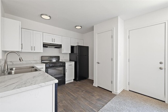 Building Photo - 9903 Roxanna Dr