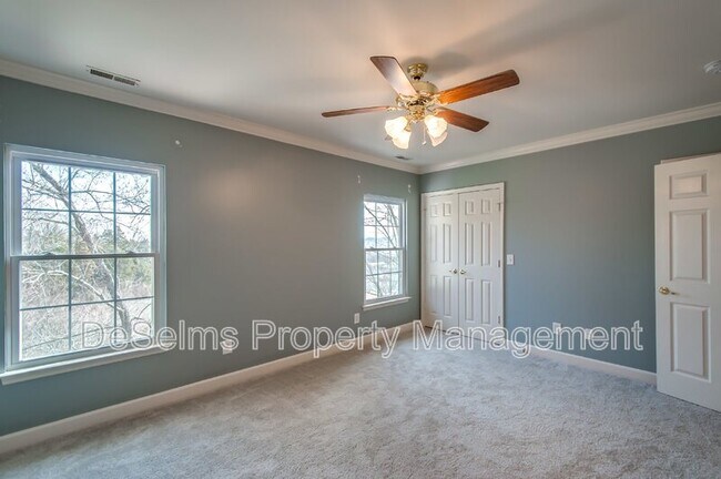 Building Photo - 1625 Brentwood Pointe