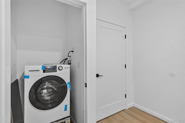 Building Photo - 165 W Main St