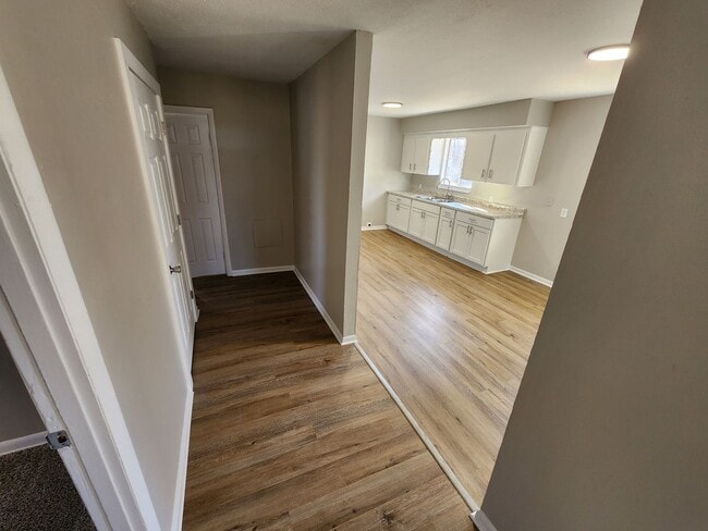 Building Photo - Spacious 3-Bedroom, 1-Bathroom Home AVAILABLE NOW!!