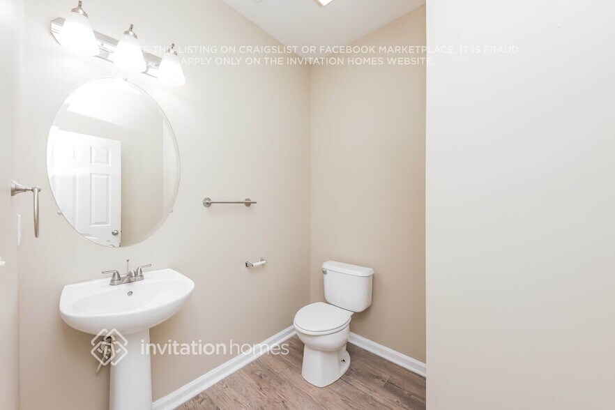 Building Photo - 2230 Valley Creek Dr
