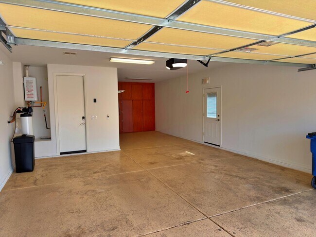 Building Photo - 737 E Charlevoix Ave