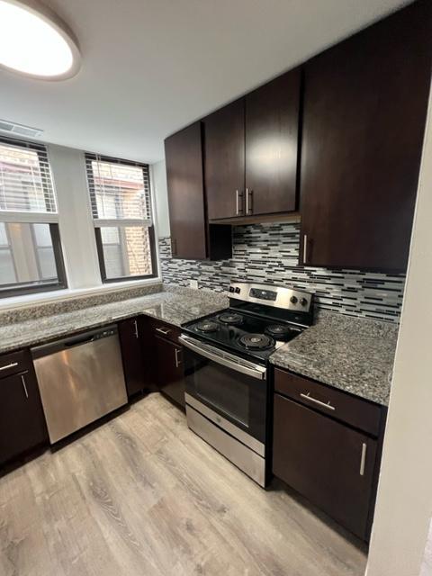 Building Photo - 3 bedroom in Chicago IL 60657