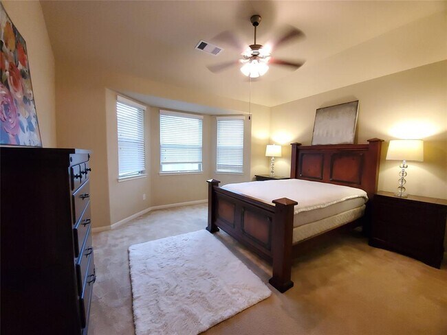 Building Photo - 15610 Whisper Woods Dr