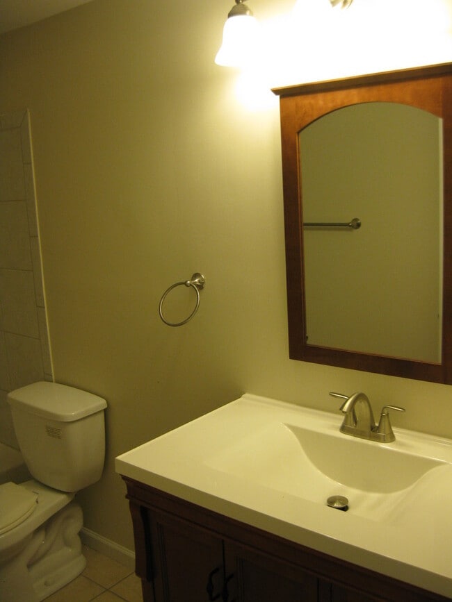 Building Photo - Lovely 3 BR single family home in Hampton