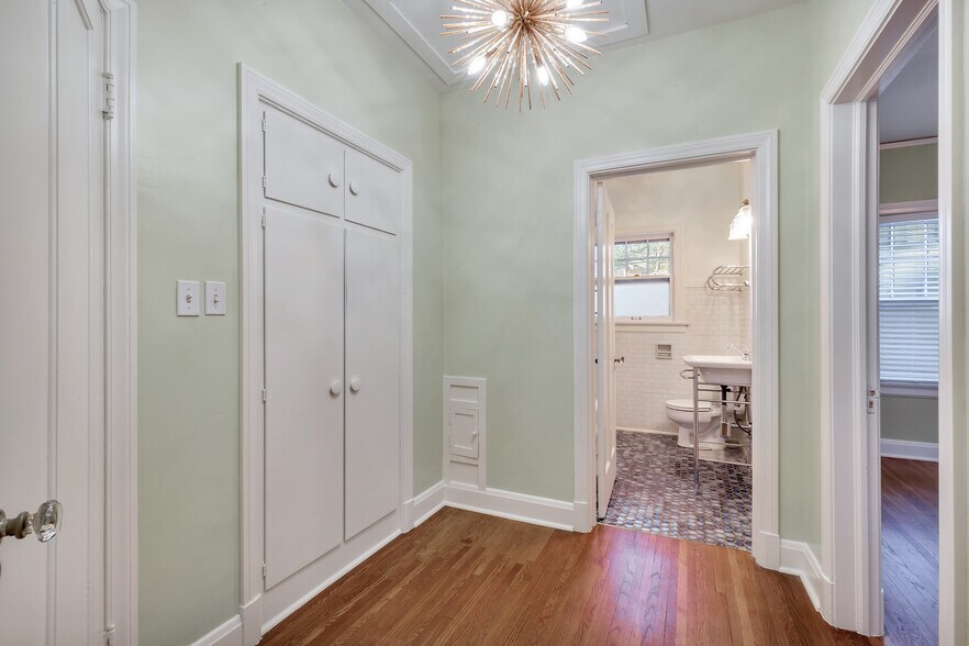 Building Photo - 109 E 26th Pl