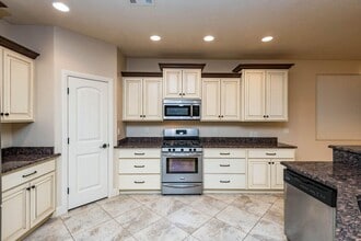Building Photo - 984 E 4430 S
