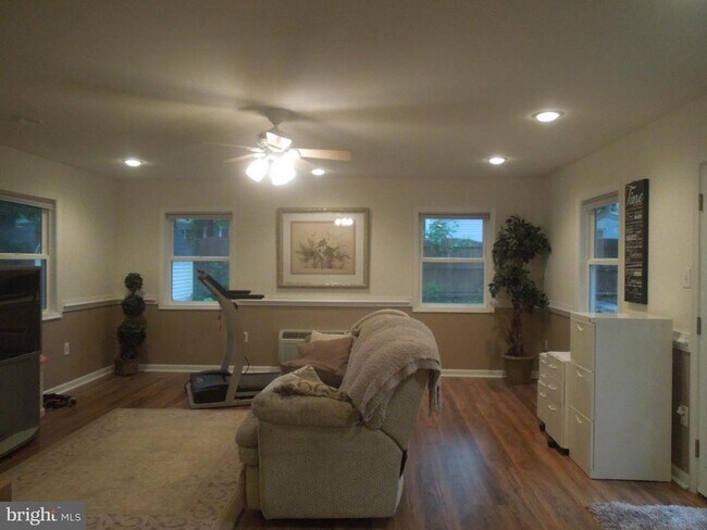 Building Photo - 1714 Tarleton Way