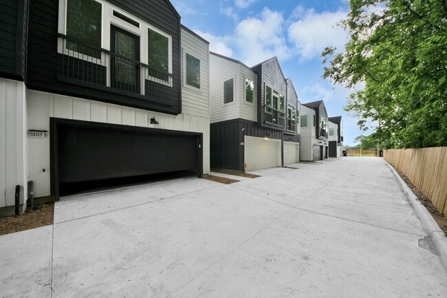 Building Photo - 5103 Mallow St