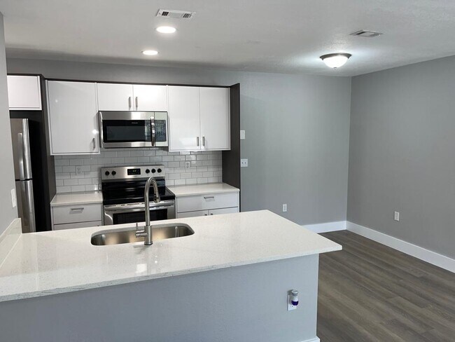 Building Photo - 623 Dory Ln