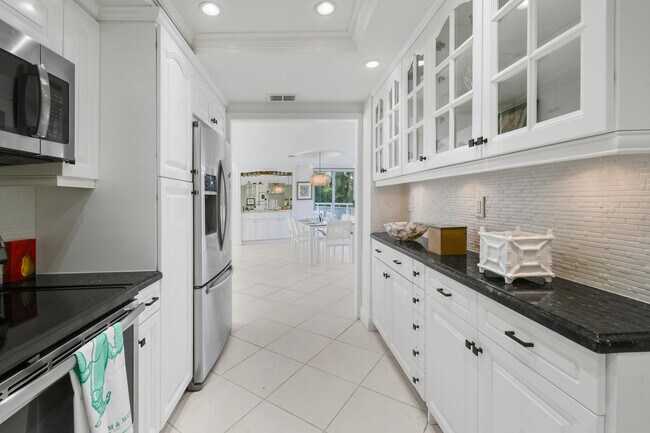 Building Photo - 2780 S Ocean Blvd