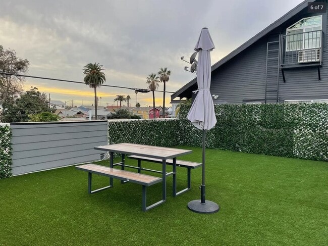 Building Photo - Walton Ave.