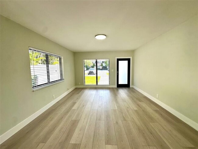 Building Photo - 2175 NE 51st Ct