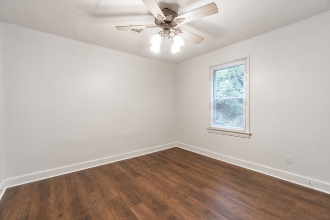 Building Photo - * Move-In Special - Half Off First Month's...