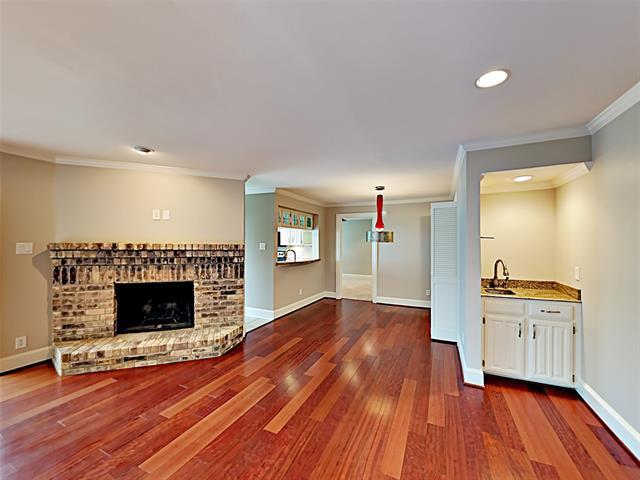 Building Photo - 7640 W Greenway Blvd