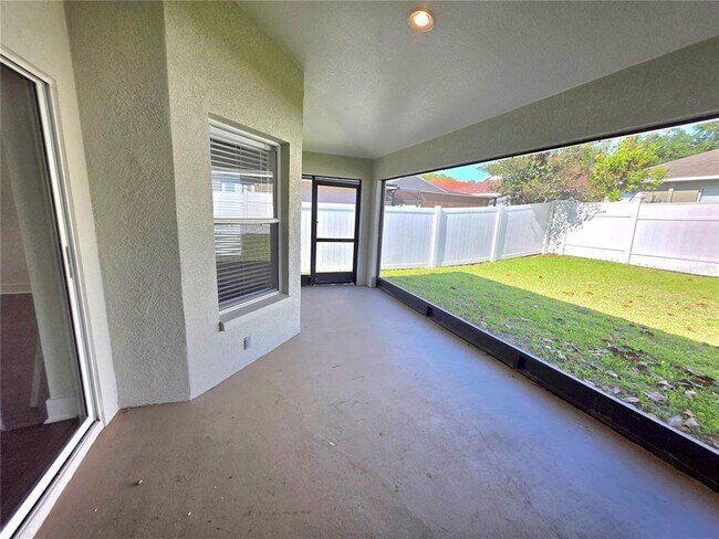 Building Photo - 730 Straw Lake Dr