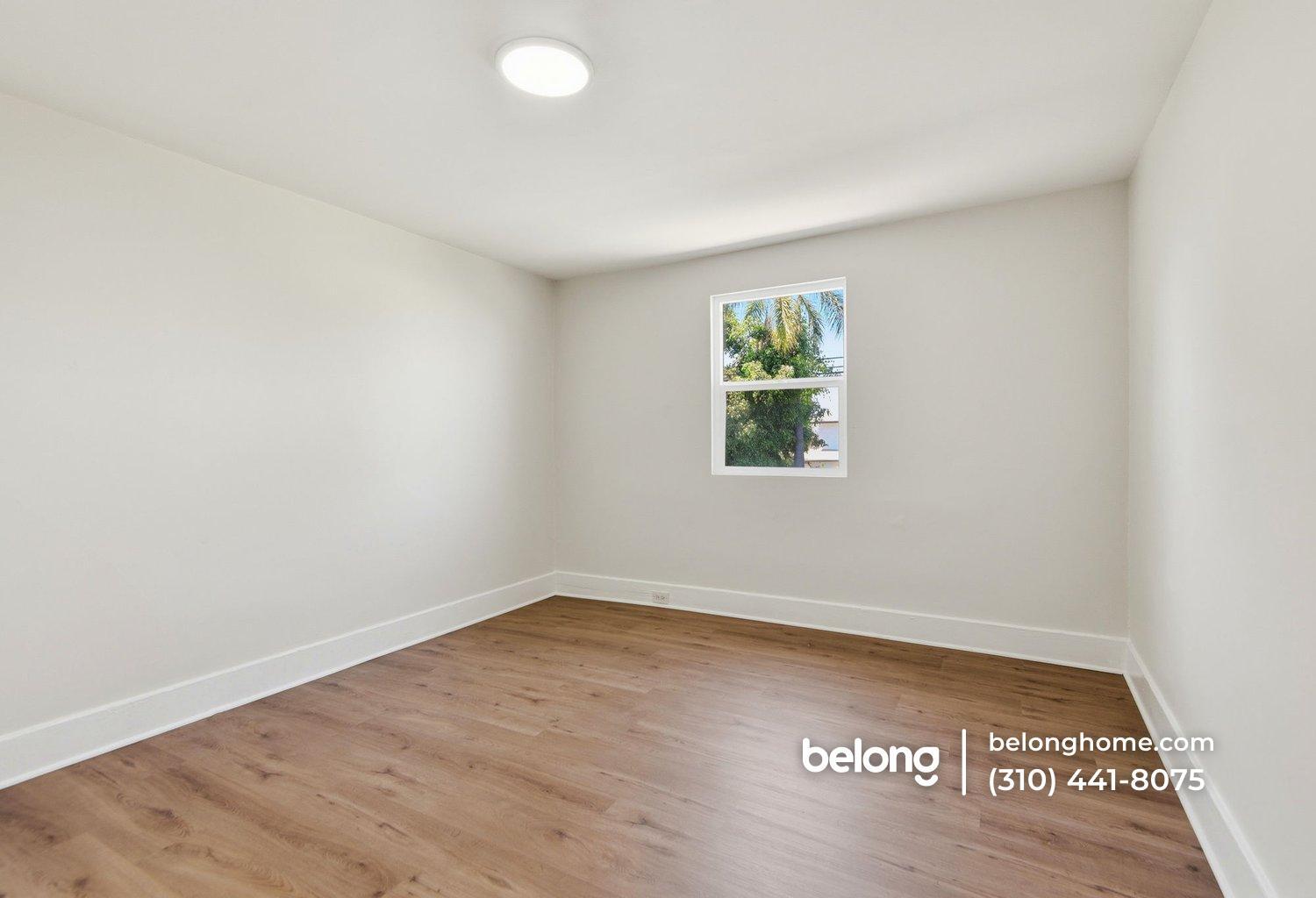 Building Photo - 1474 W Vernon Ave