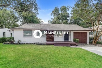 Building Photo - 3 Bedroom Pet-Friendly Home in DALLAS, TX with Main Street Renewal