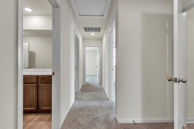 Building Photo - 1017 Misty Patch Dr