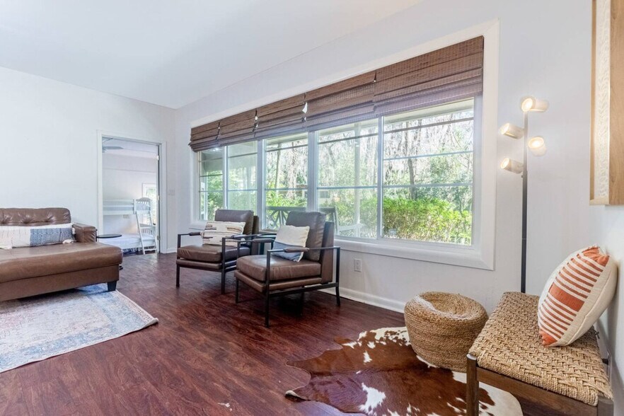 Building Photo - 318 SW 27th St