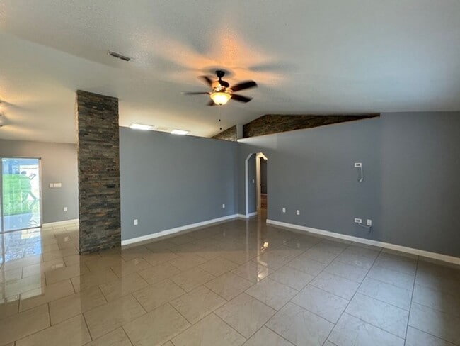 Building Photo - Beautifully Renovated Home In the Shores  3/2/2 **WON"T LAST**