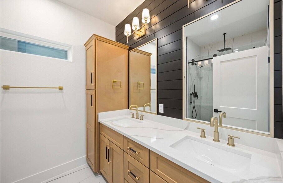 Building Photo - 8007 Cora St