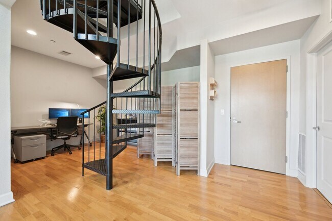 Building Photo - 5677 S Park Pl